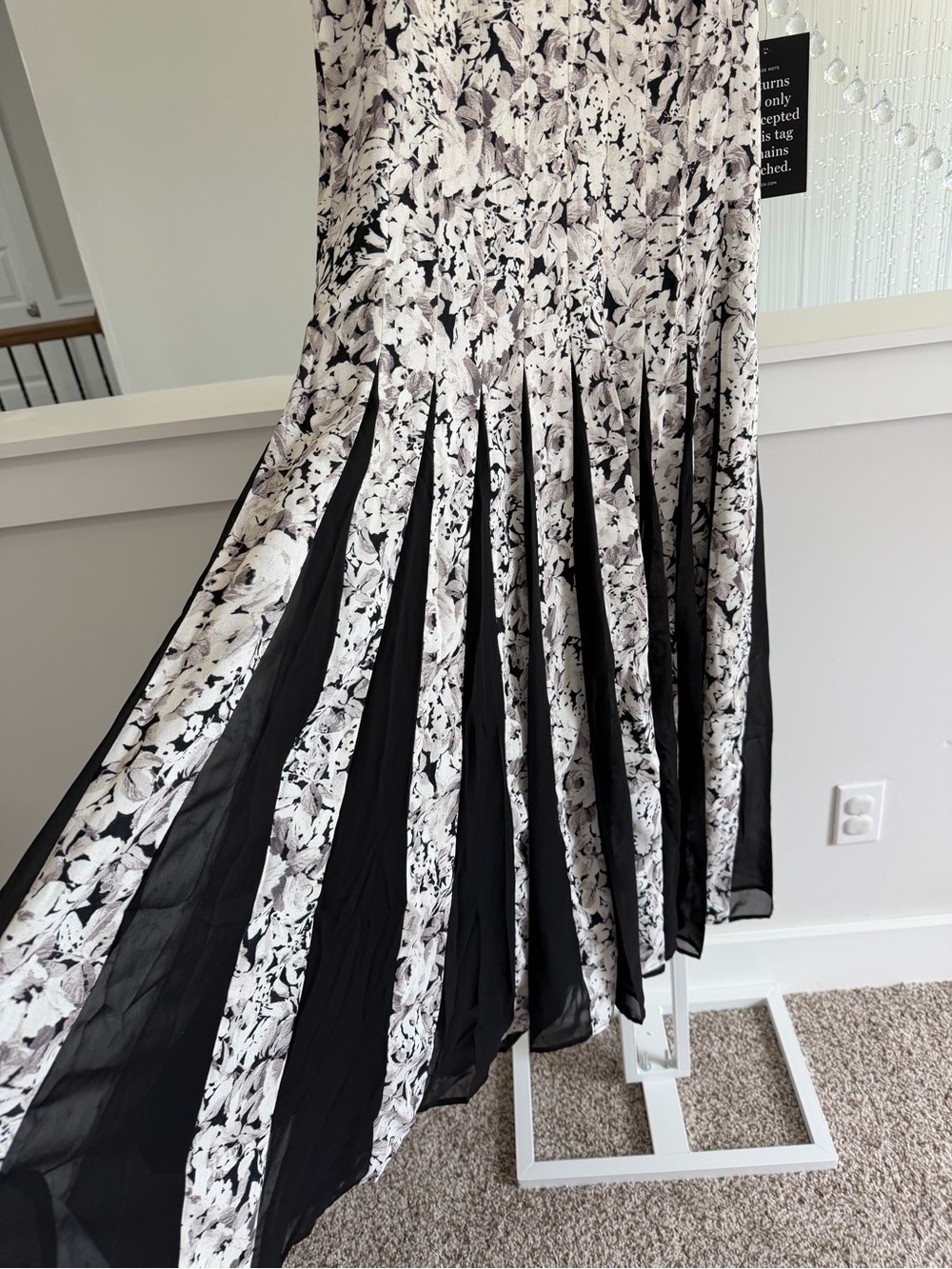 Tuckernuck Pleated Floral Midi Dress - Picture 5 of 10